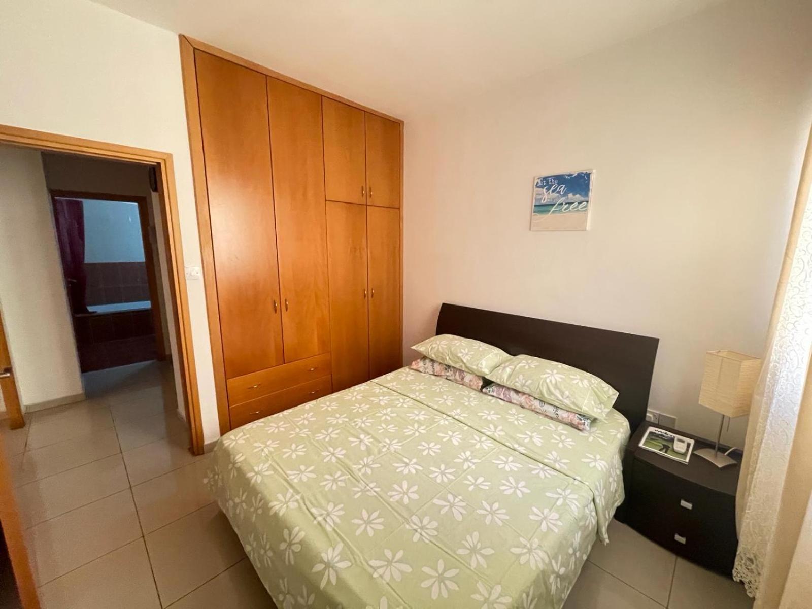 Vip Resort Apartment On Makenzie Beach Ларнака Екстериор снимка