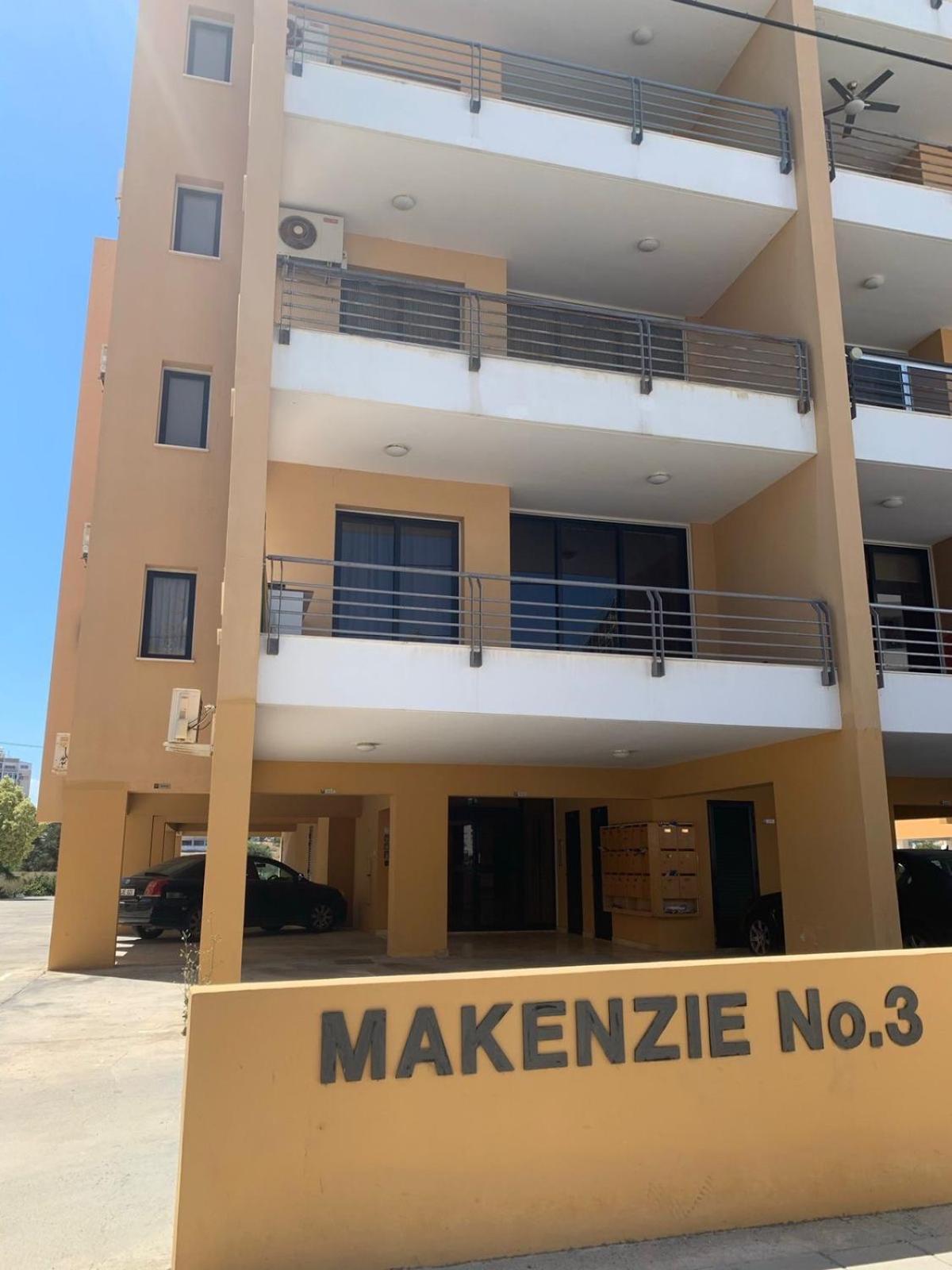 Vip Resort Apartment On Makenzie Beach Ларнака Екстериор снимка